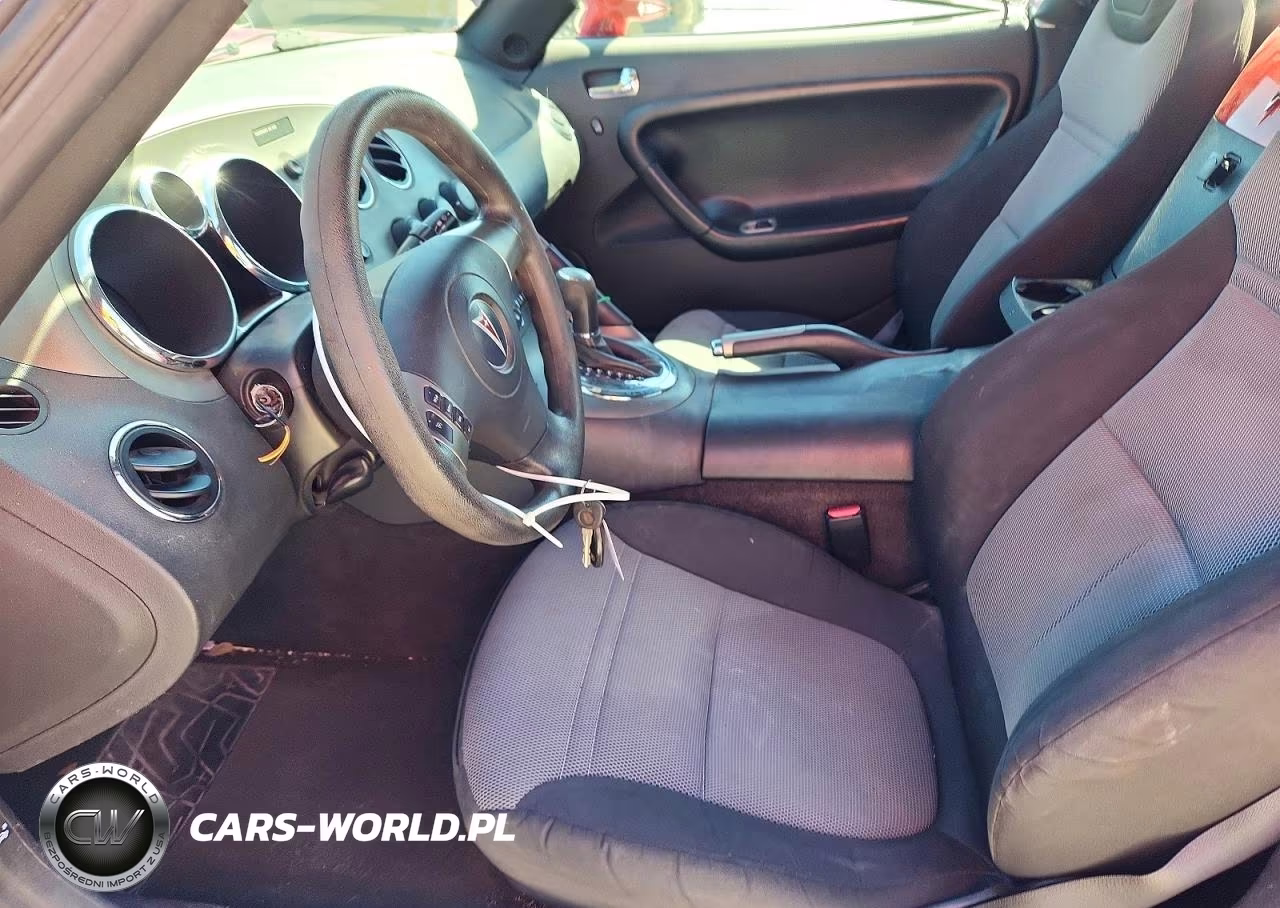2008 Pontiac Solstice VIN:1G2MC35B68Y117622 - 7