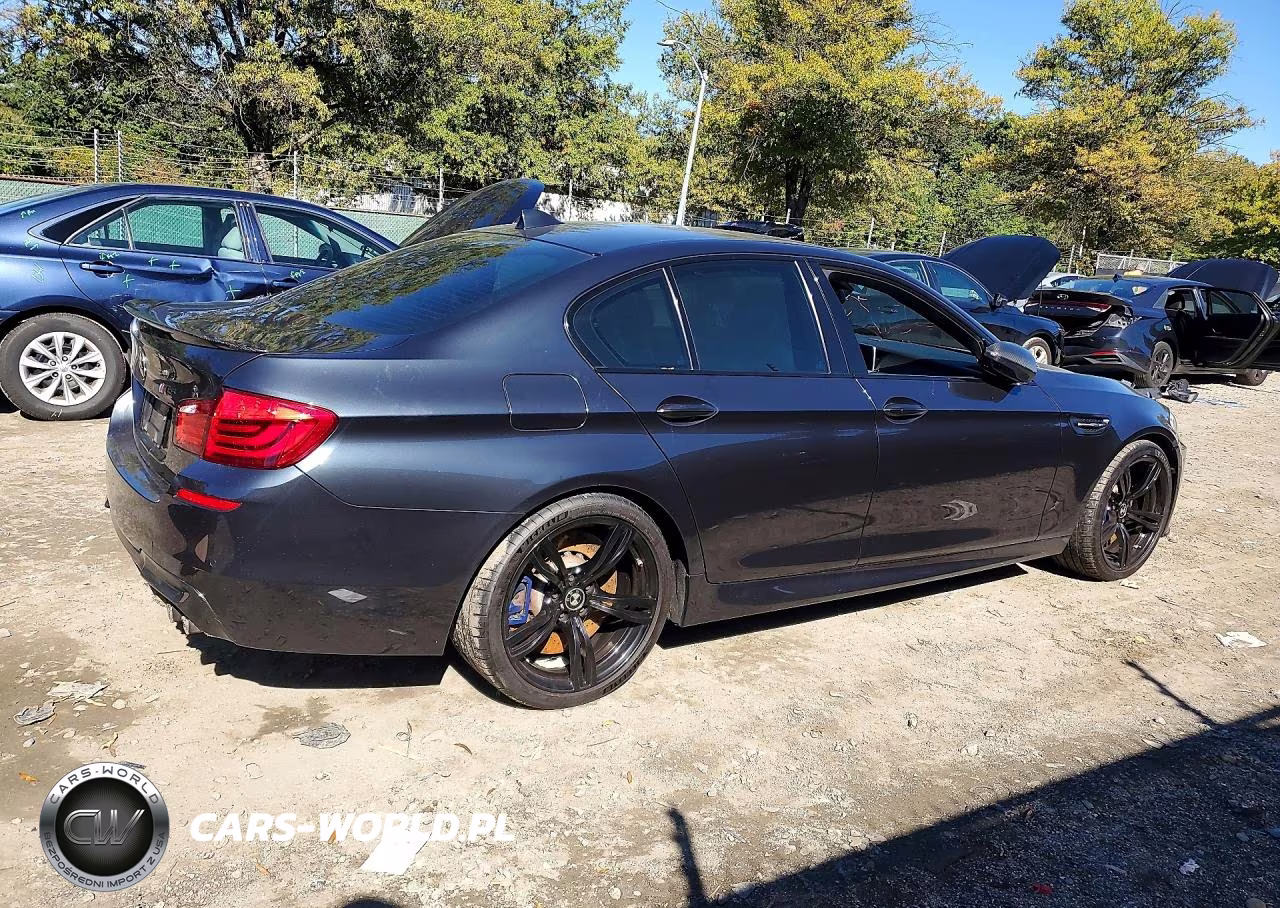 2013 BMW M5 VIN:WBSFV9C51DC772527 - 3