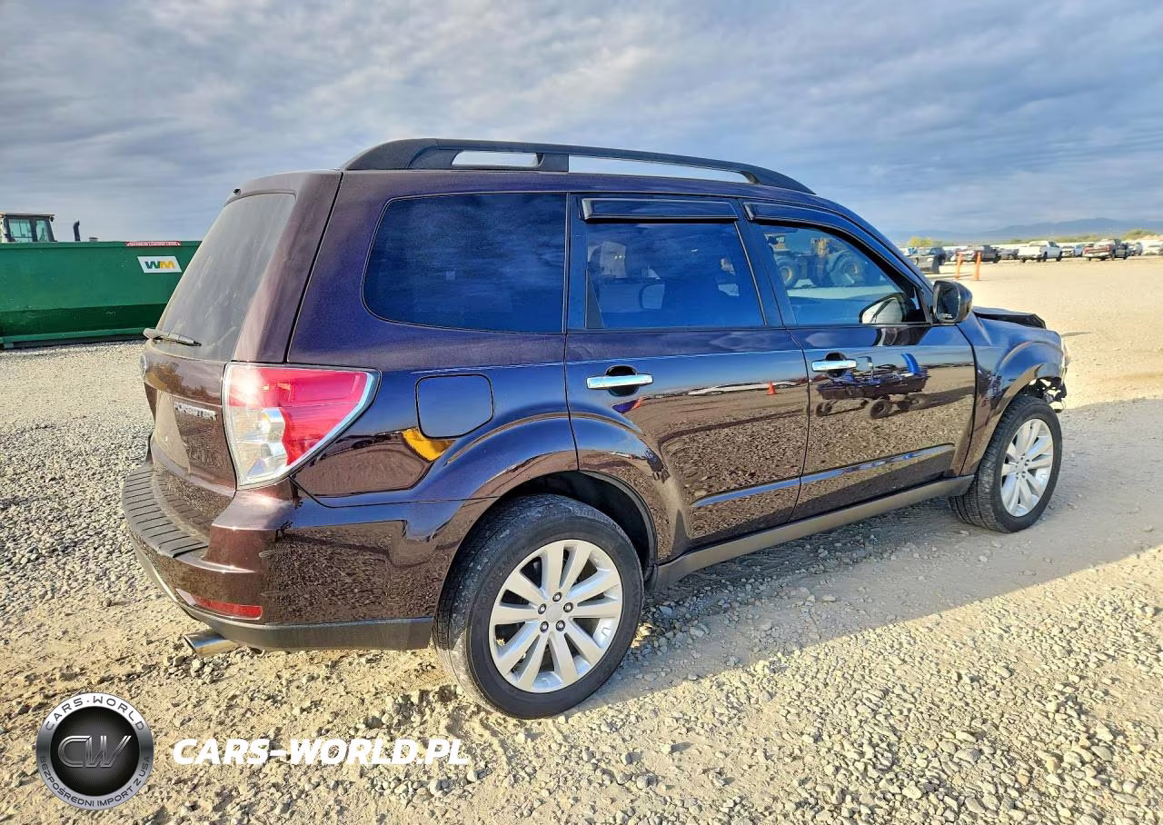 2013 Subaru Forester 2.5X Premium VIN:JF2SHADC9DH433627 - 3