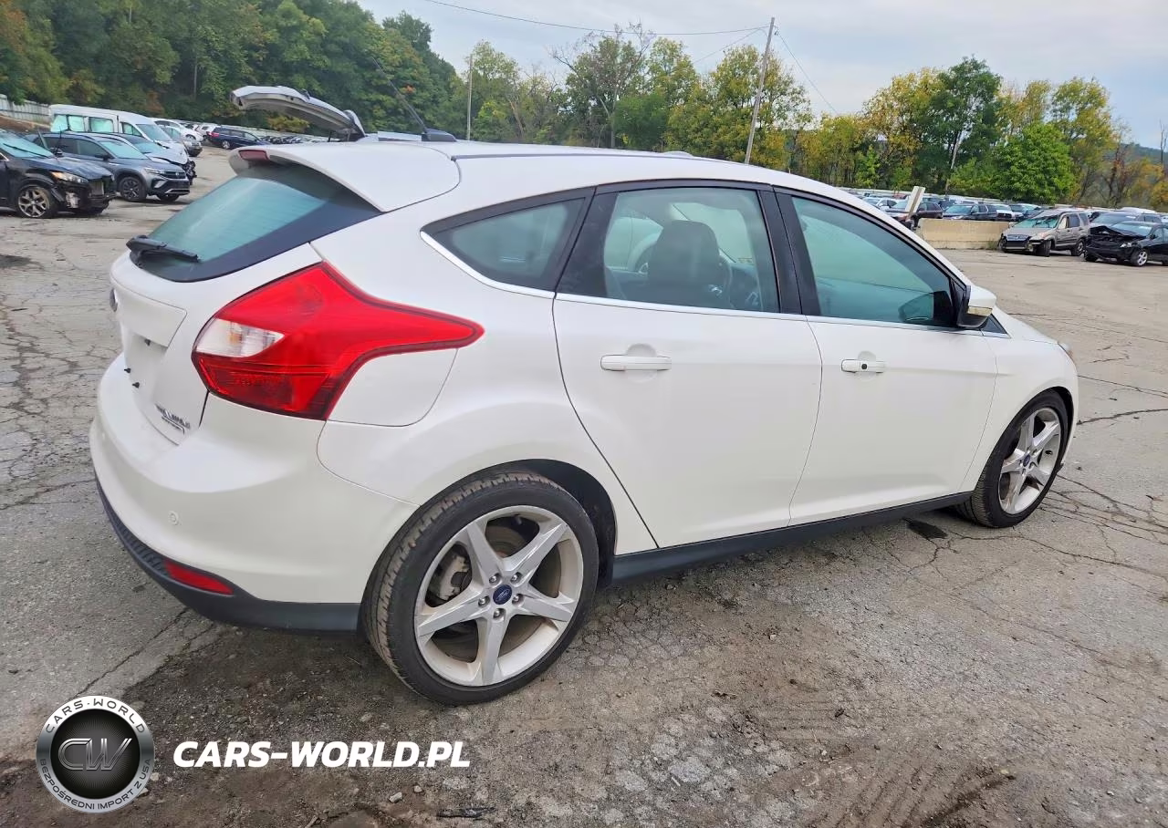 2012 Ford Focus Titanium VIN:1FAHP3N29CL462589 - 3