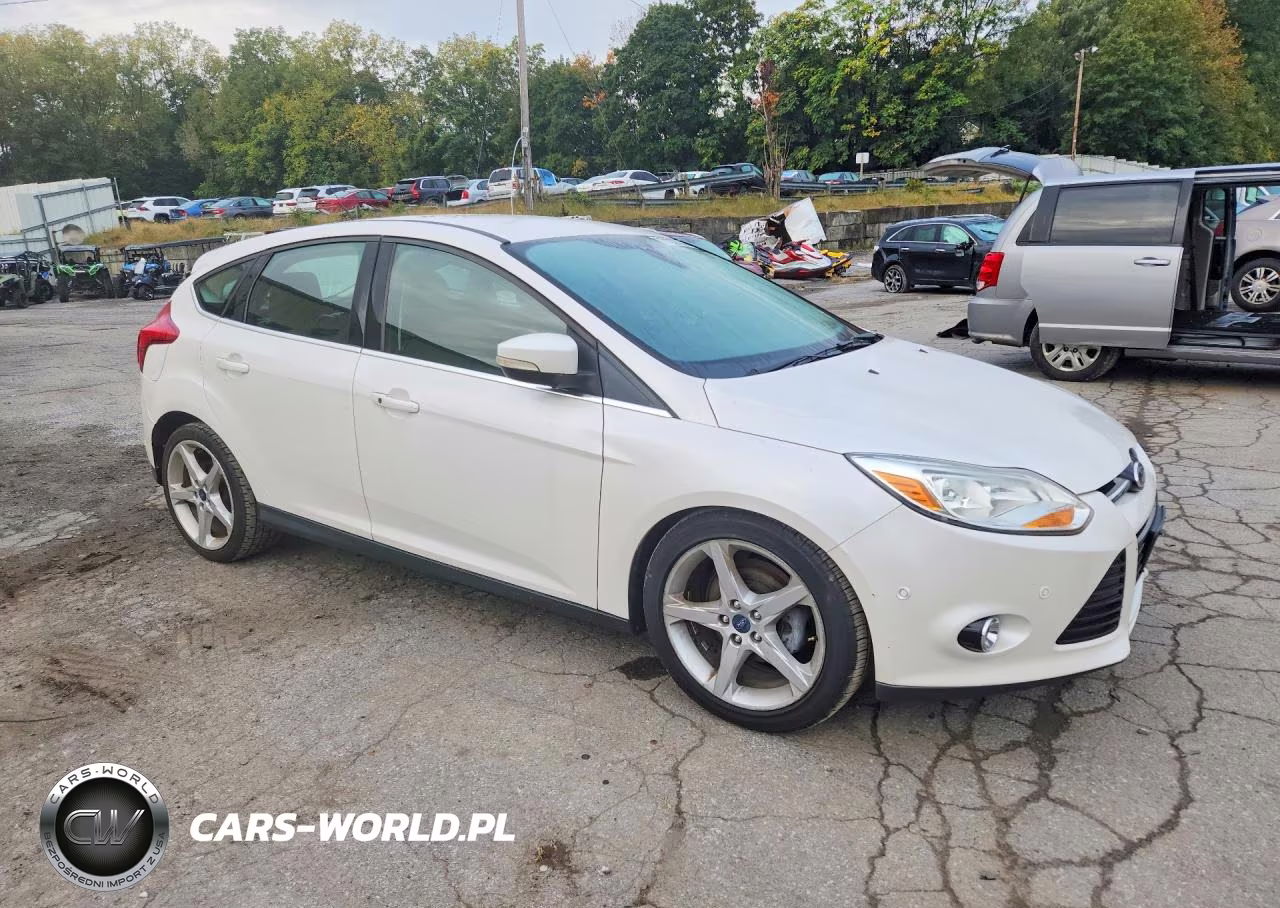 2012 Ford Focus Titanium VIN:1FAHP3N29CL462589 - 4
