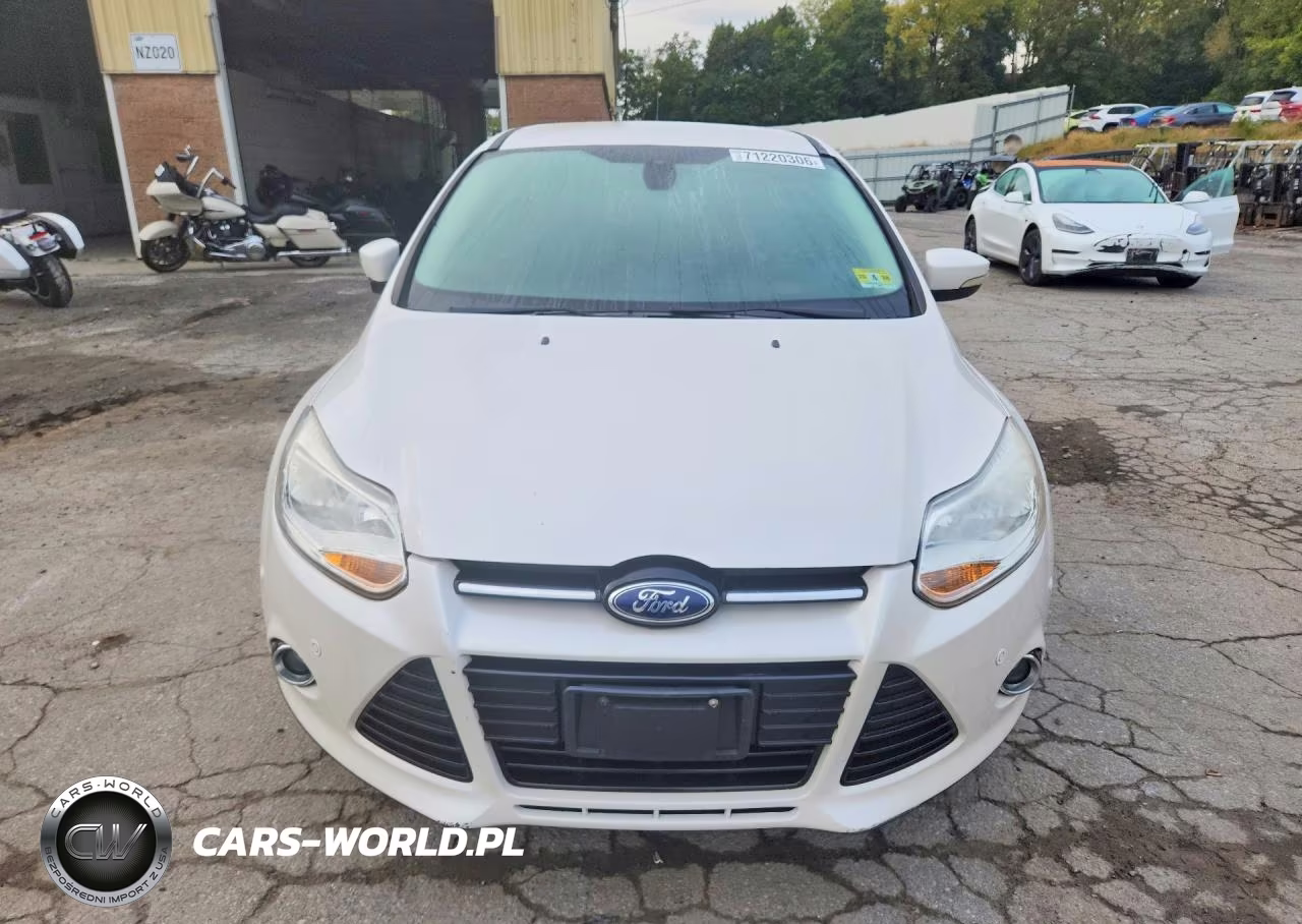 2012 Ford Focus Titanium VIN:1FAHP3N29CL462589 - 5