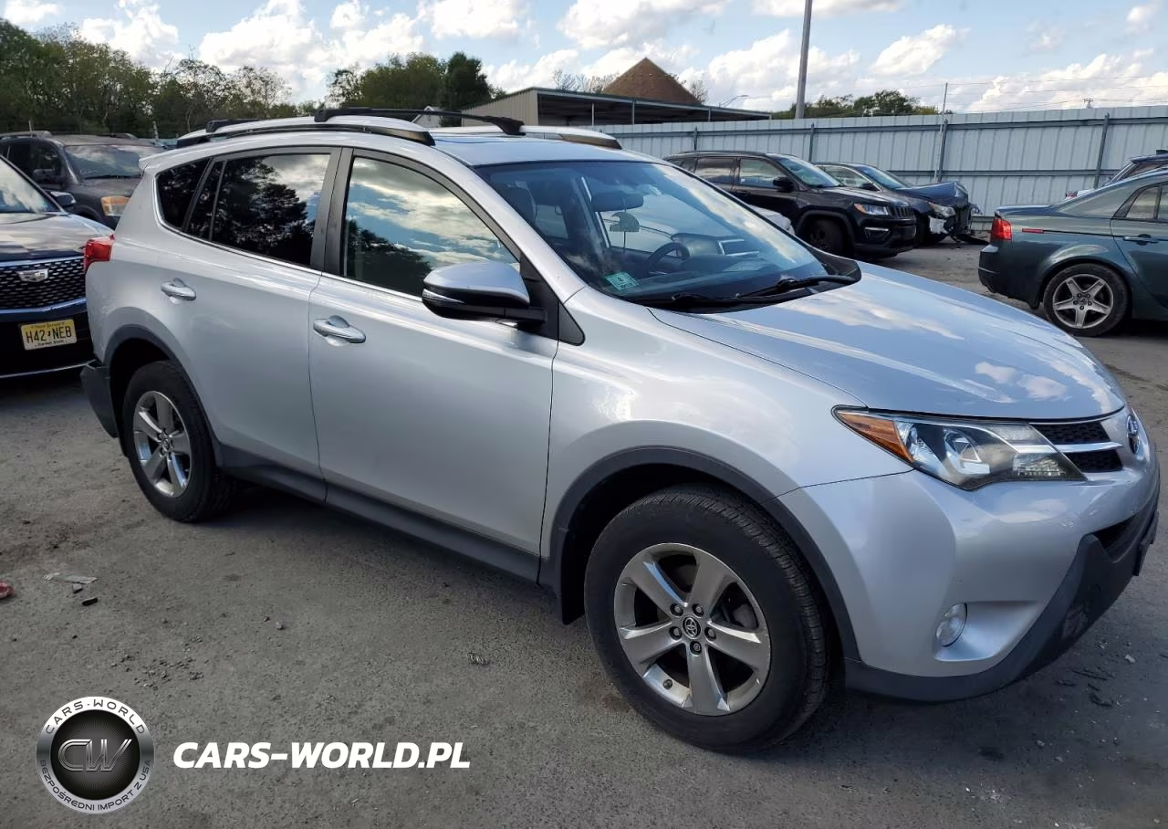 2015 Toyota Rav4 Xle VIN:JTMRFREV8FD128535 - 4
