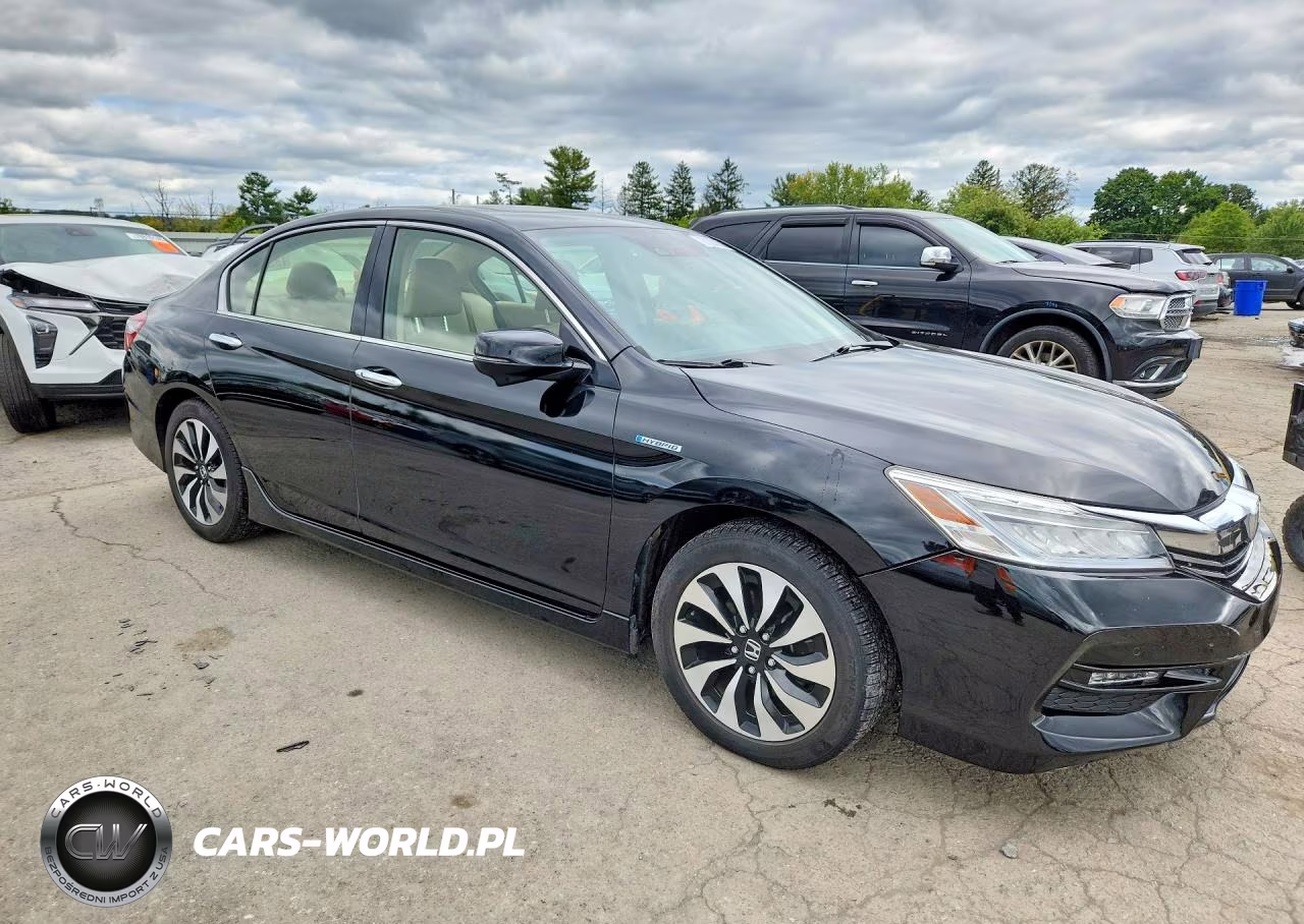 2017 Honda Accord Touring Hybrid VIN:JHMCR6F75HC029061 - 4