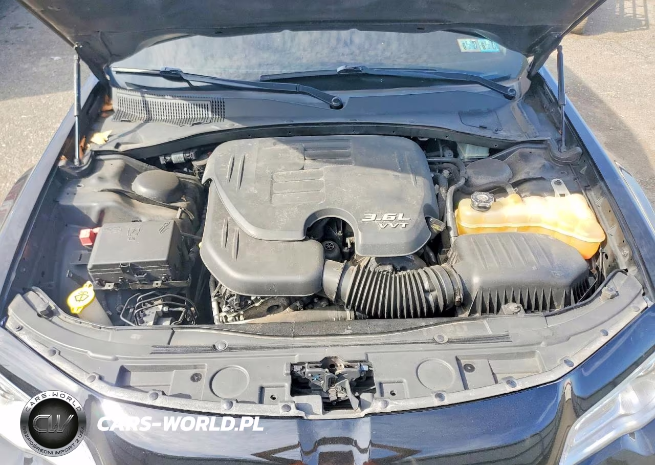 2019 Chrysler 300 Touring VIN:2C3CCARG0KH573414 - 11