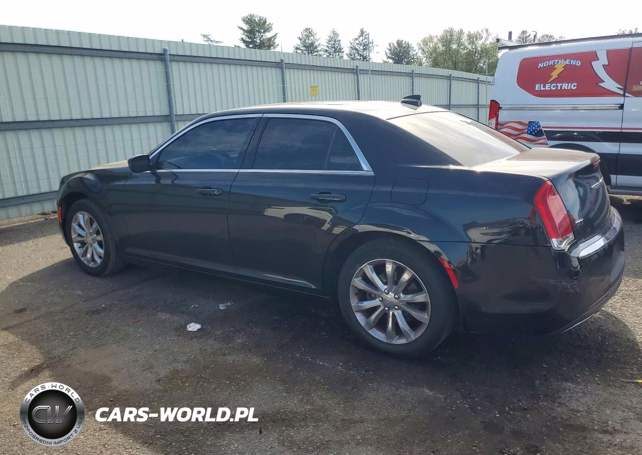 2019 Chrysler 300 Touring VIN:2C3CCARG0KH573414 - 2