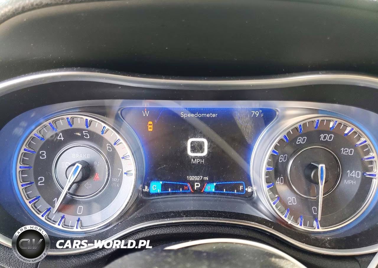 2019 Chrysler 300 Touring VIN:2C3CCARG0KH573414 - 9