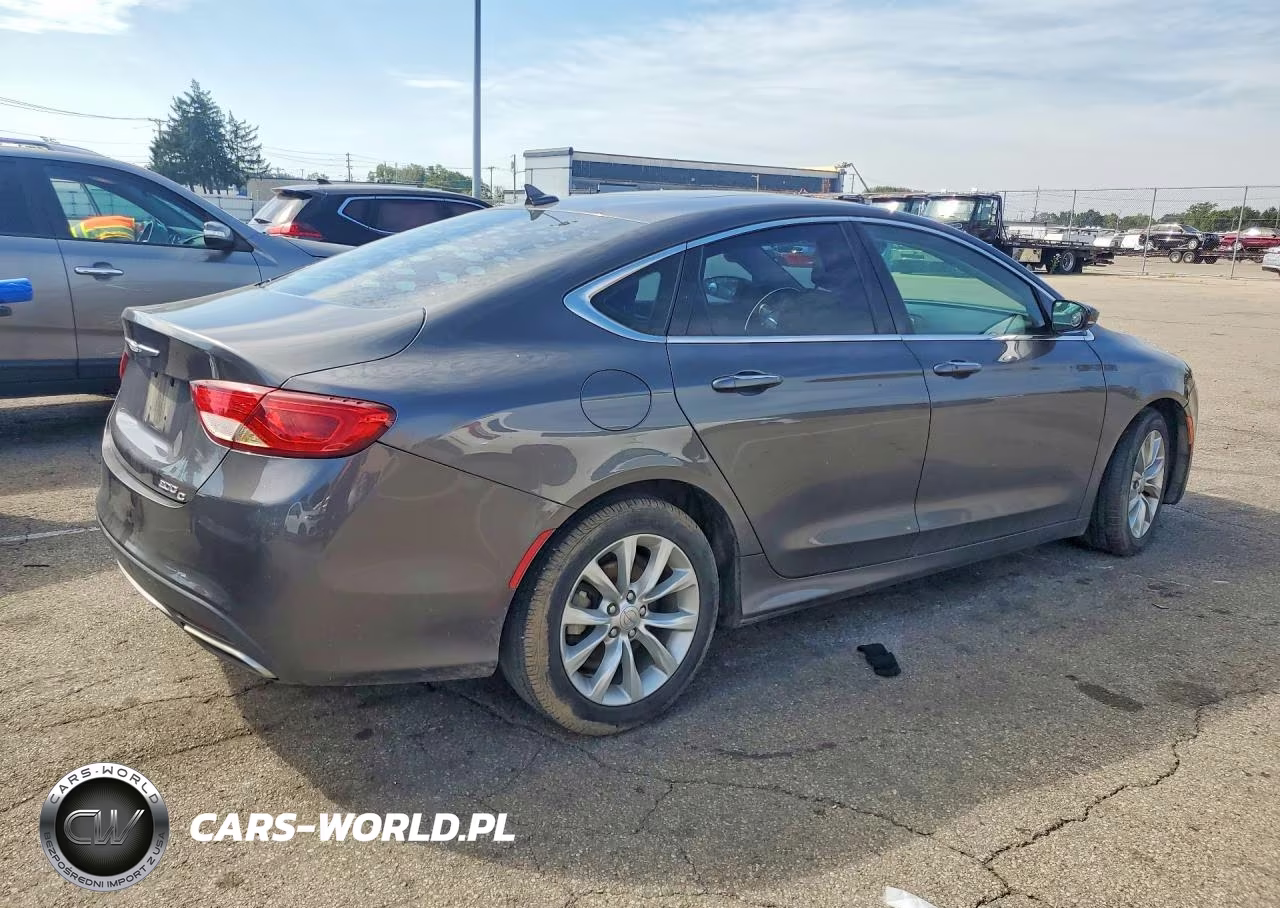 2015 Chrysler 200 C VIN:1C3CCCCG6FN633732 - 3