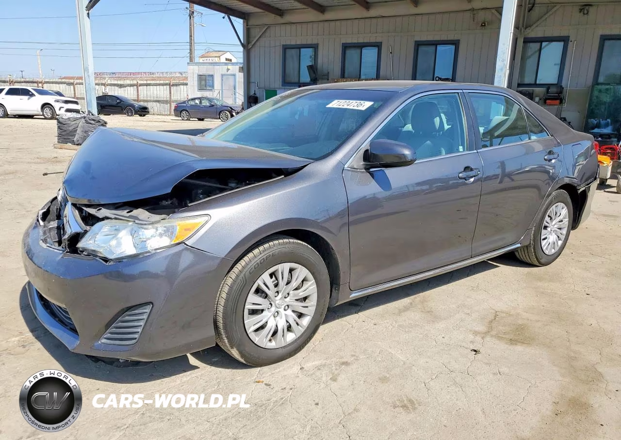 2013 Toyota Camry Le – zdjęcie 1 z 12