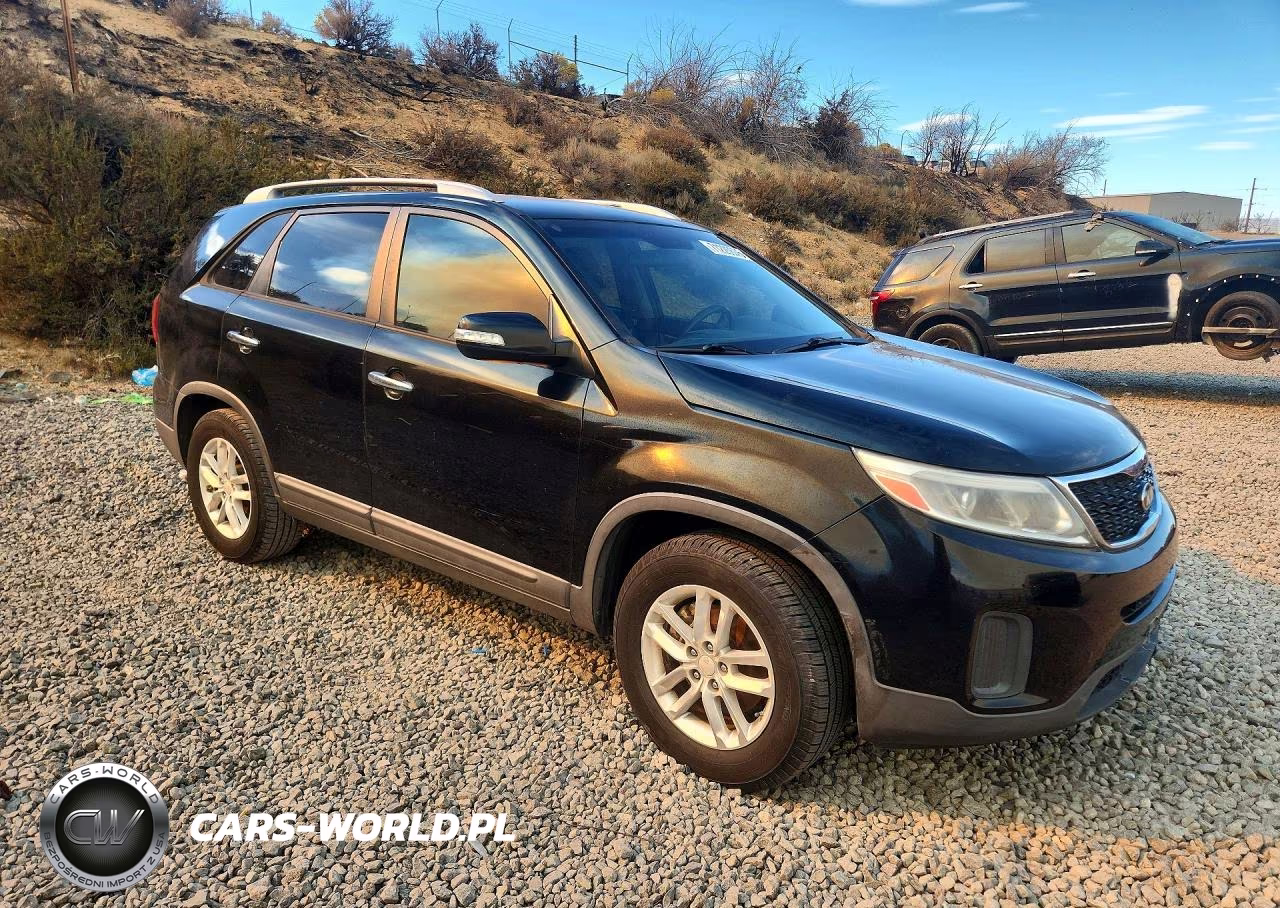 2014 Kia Sorento Lx VIN:5XYKT4A78EG442559 - 4