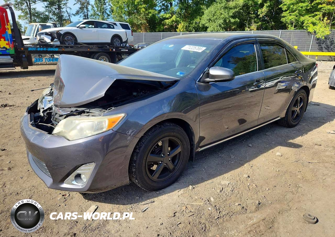2012 Toyota Camry Le – zdjęcie 1 z 12