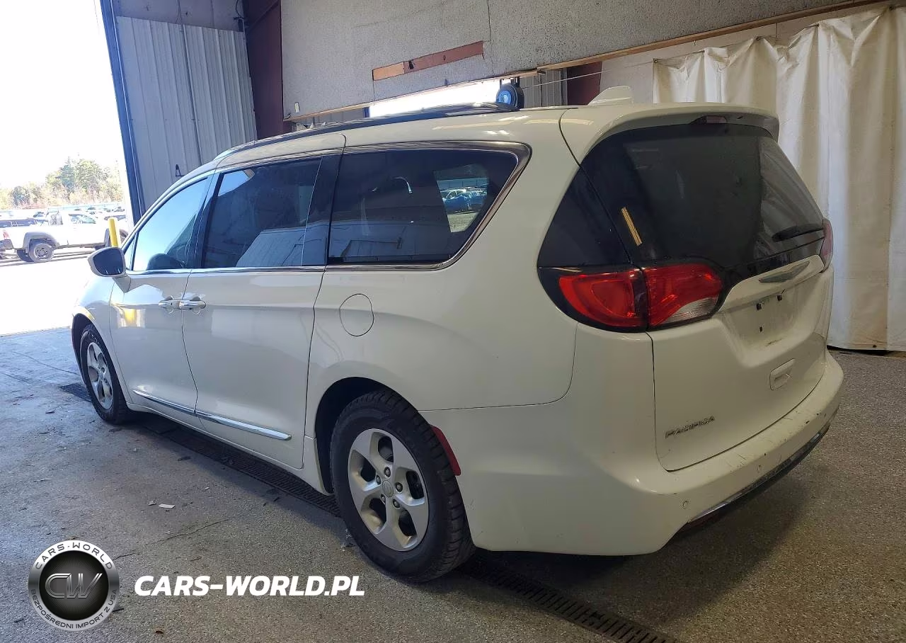 2017 Chrysler Pacifica Touring L Plus VIN:2C4RC1EG1HR846519 - 2