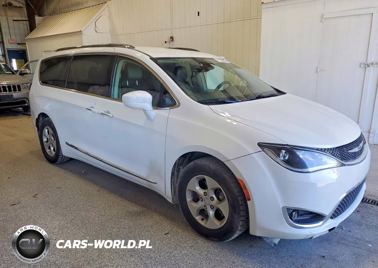 2017 Chrysler Pacifica Touring L Plus VIN:2C4RC1EG1HR846519 - 4