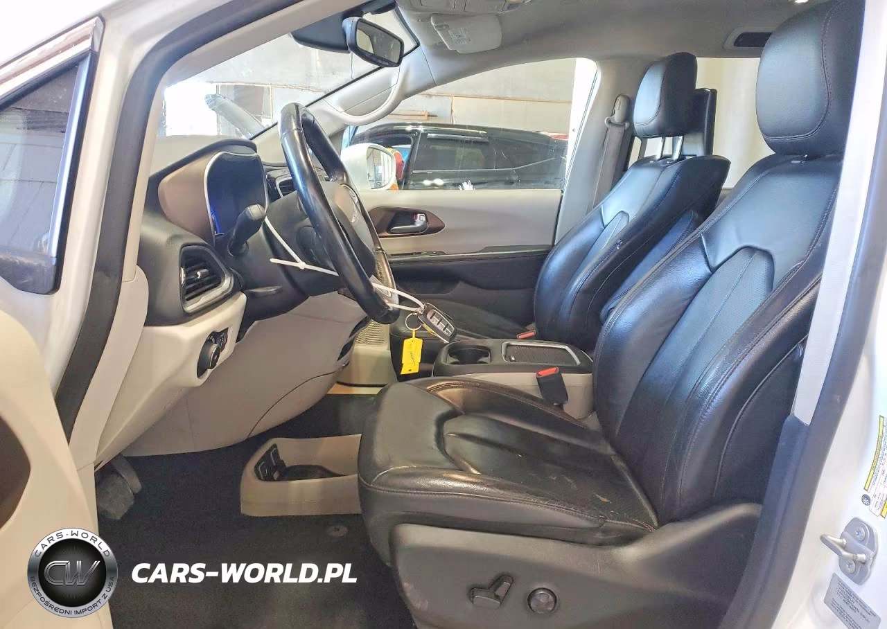 2017 Chrysler Pacifica Touring L Plus VIN:2C4RC1EG1HR846519 - 7