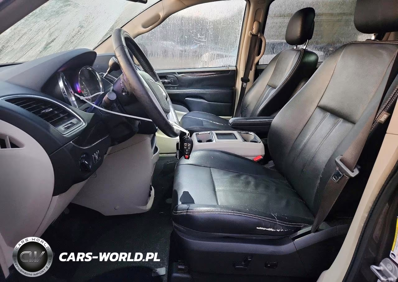 2015 Chrysler Town & Country Touring VIN:2C4RC1BG3FR630432 - 7