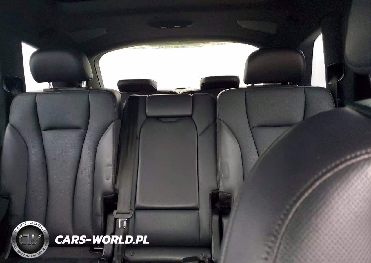 2018 Audi Q7 Premium Plus VIN:WA1LAAF78JD022790 - 10
