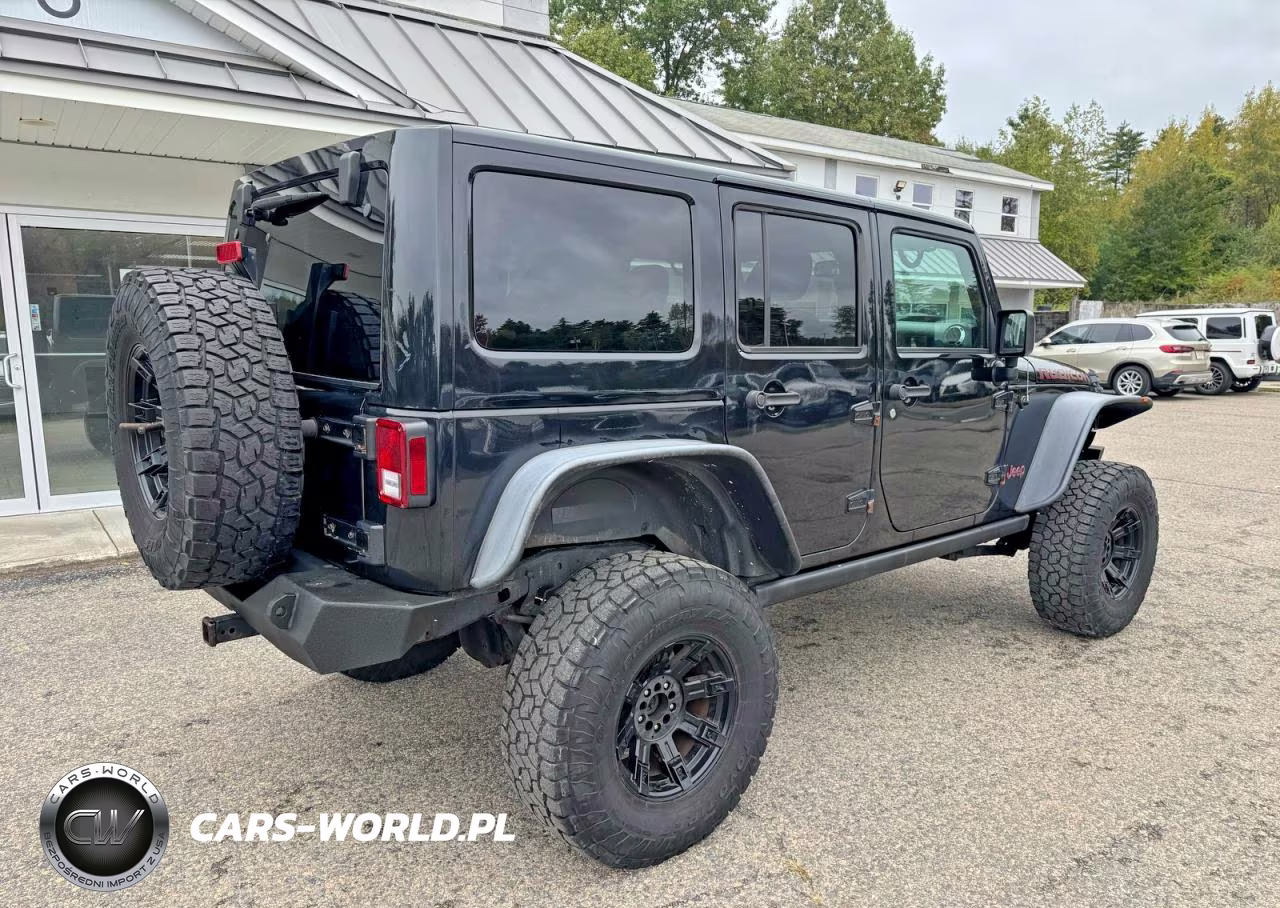 2017 Jeep Wrangler Unlimited Rubicon VIN:1C4BJWFG8HL625897 - 4