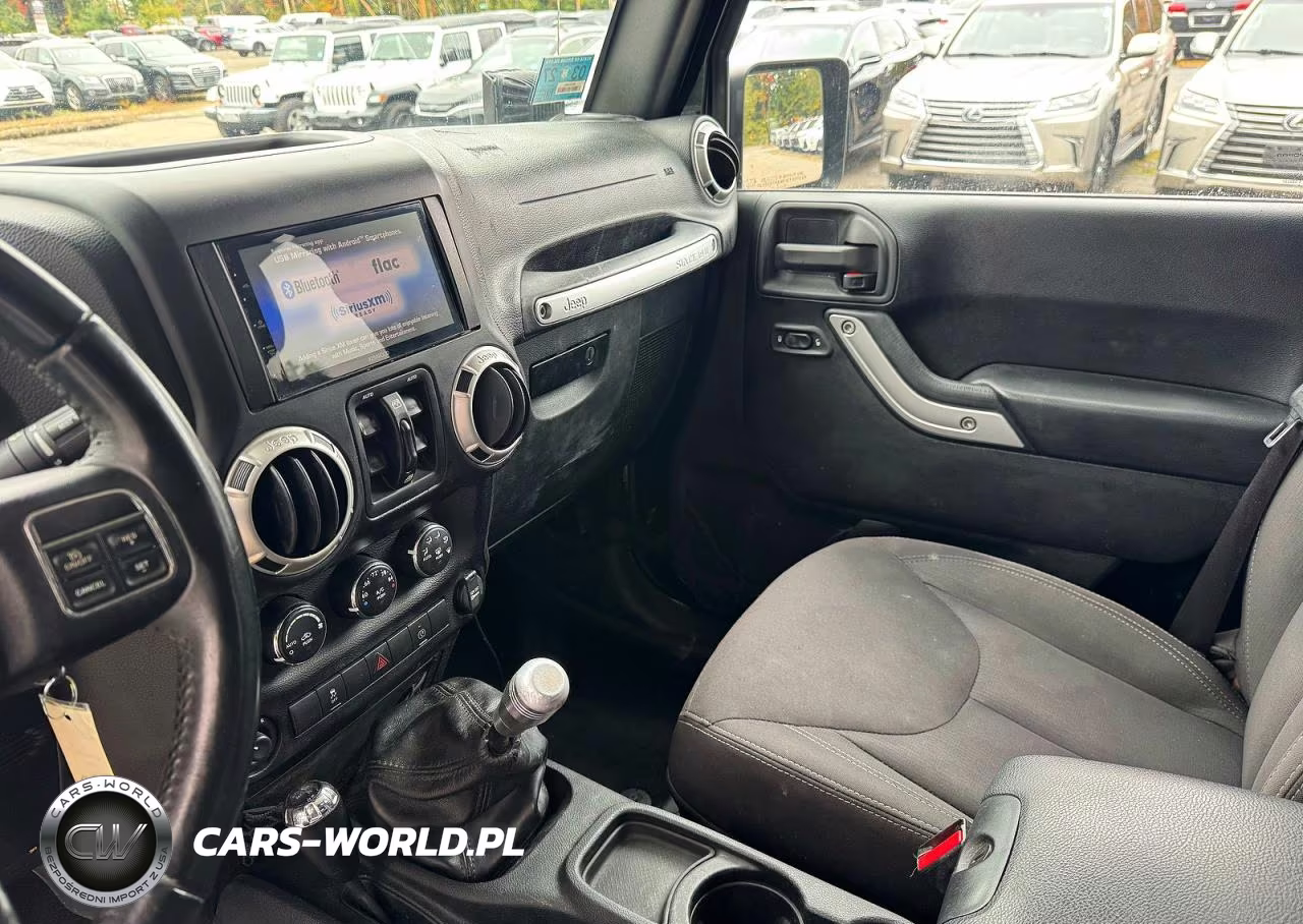 2017 Jeep Wrangler Unlimited Rubicon VIN:1C4BJWFG8HL625897 - 9