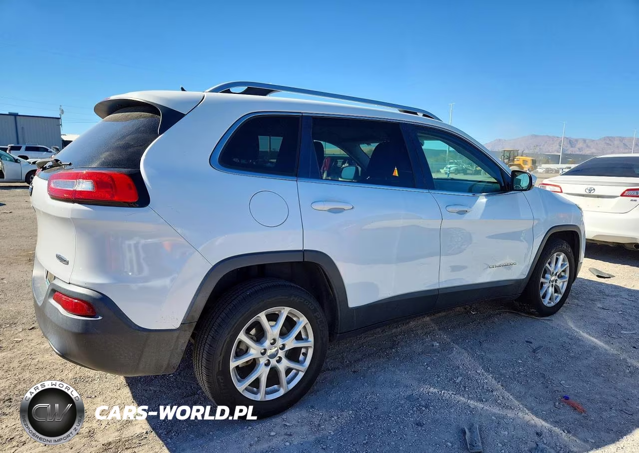 2015 Jeep Cherokee Latitude VIN:1C4PJLCB7FW536489 - 3