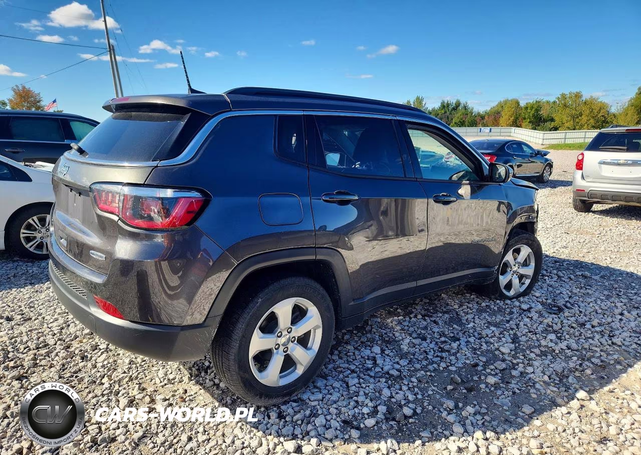 2018 Jeep Compass Latitude VIN:3C4NJDBB5JT283864 - 3