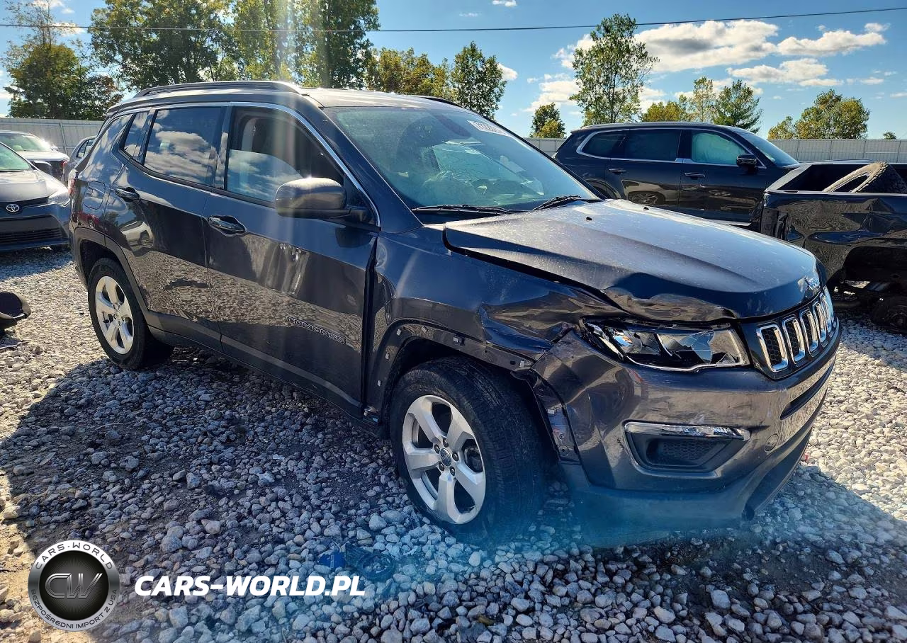 2018 Jeep Compass Latitude VIN:3C4NJDBB5JT283864 - 4