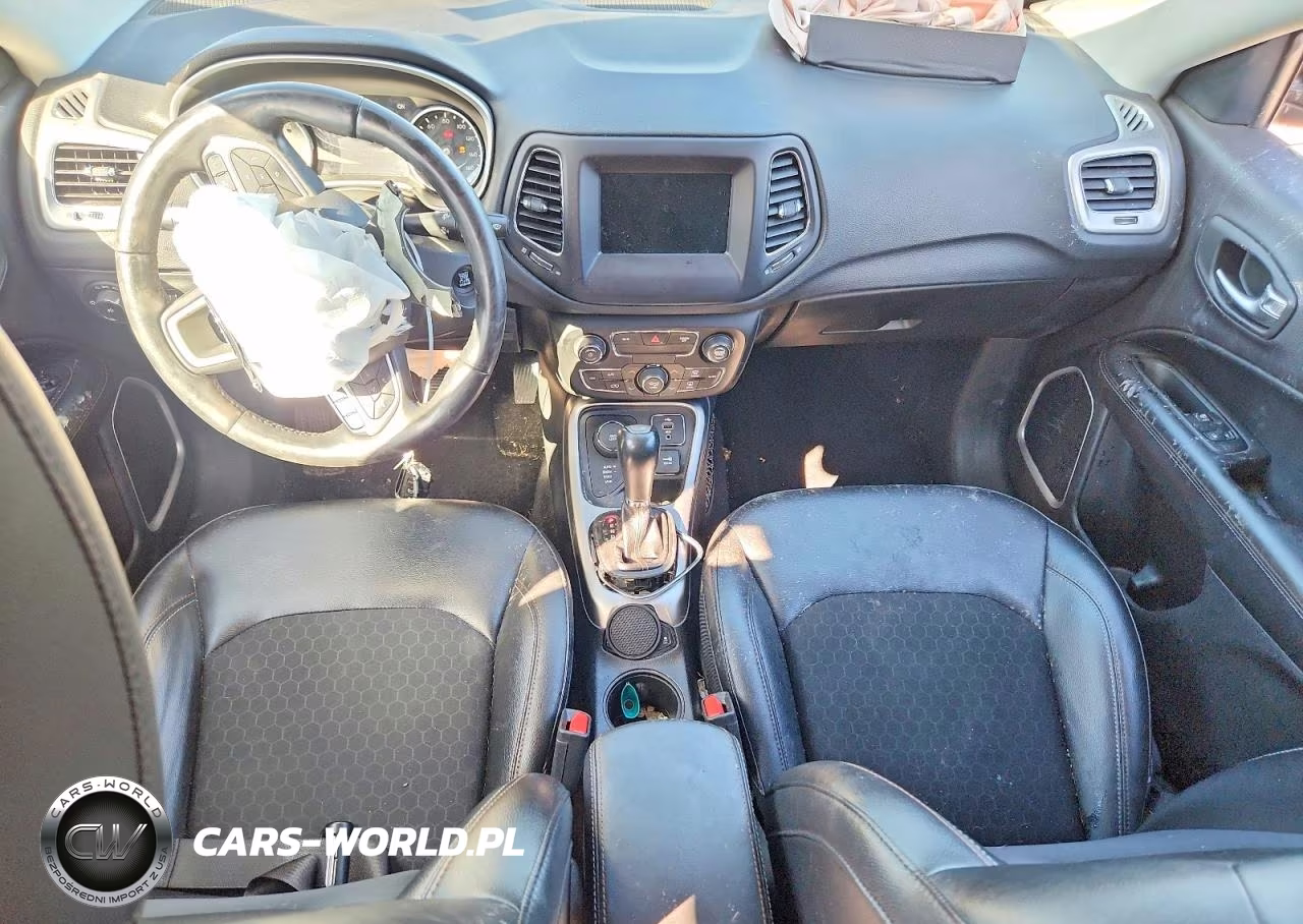 2018 Jeep Compass Latitude VIN:3C4NJDBB5JT283864 - 8