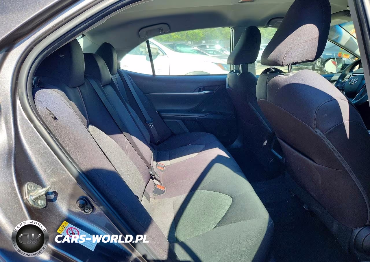 2018 Toyota Camry Le VIN:4T1B11HKXJU580798 - 10