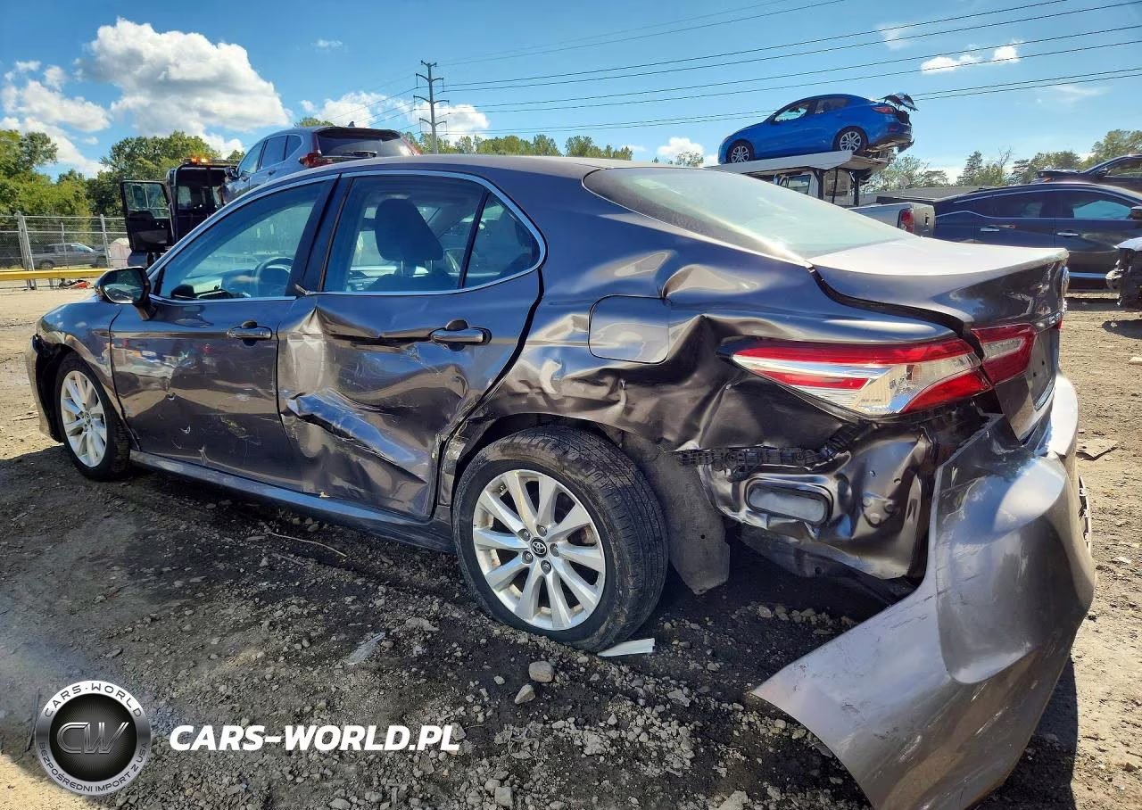 2018 Toyota Camry Le VIN:4T1B11HKXJU580798 - 2