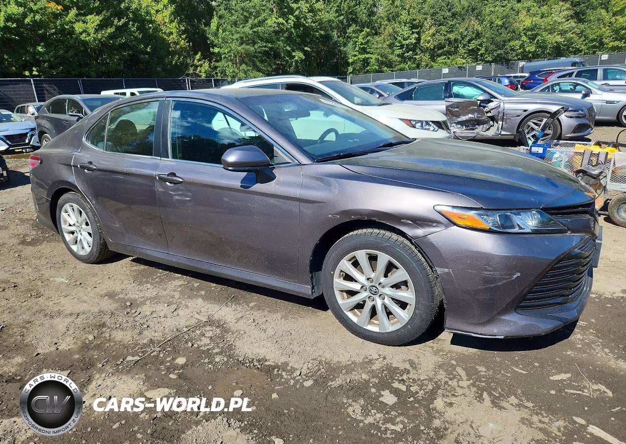2018 Toyota Camry Le VIN:4T1B11HKXJU580798 - 4