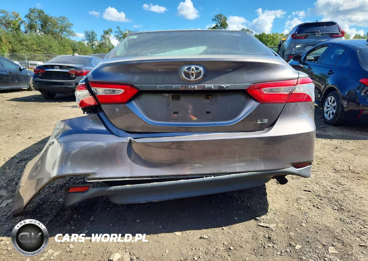 2018 Toyota Camry Le VIN:4T1B11HKXJU580798 - 6