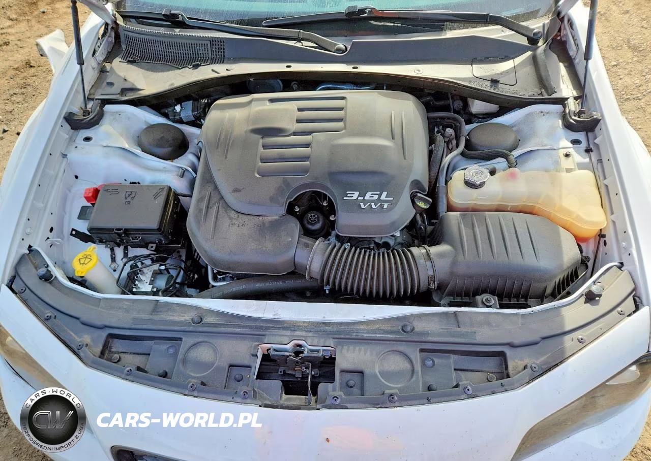 2019 Chrysler 300 Touring VIN:2C3CCAAG3KH722989 - 11