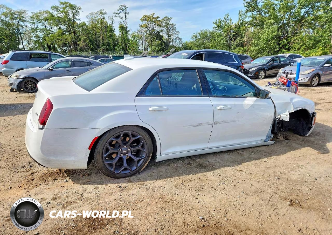 2019 Chrysler 300 Touring VIN:2C3CCAAG3KH722989 - 3