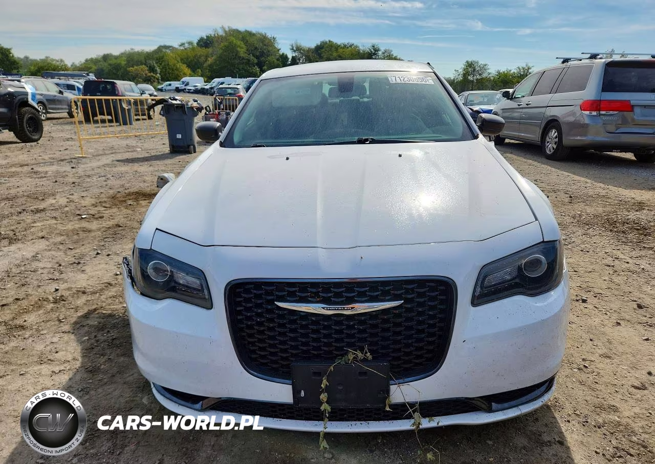 2019 Chrysler 300 Touring VIN:2C3CCAAG3KH722989 - 5