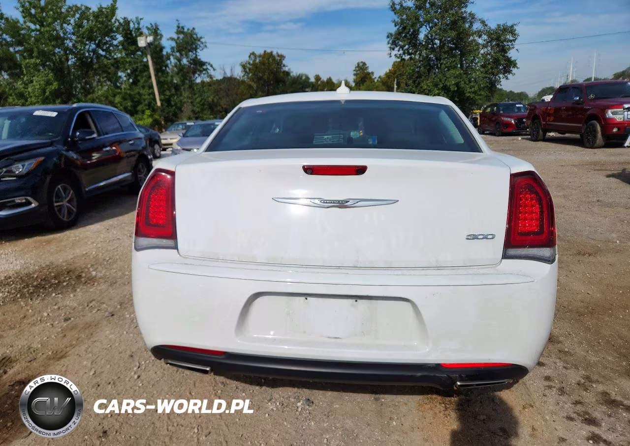 2019 Chrysler 300 Touring VIN:2C3CCAAG3KH722989 - 6