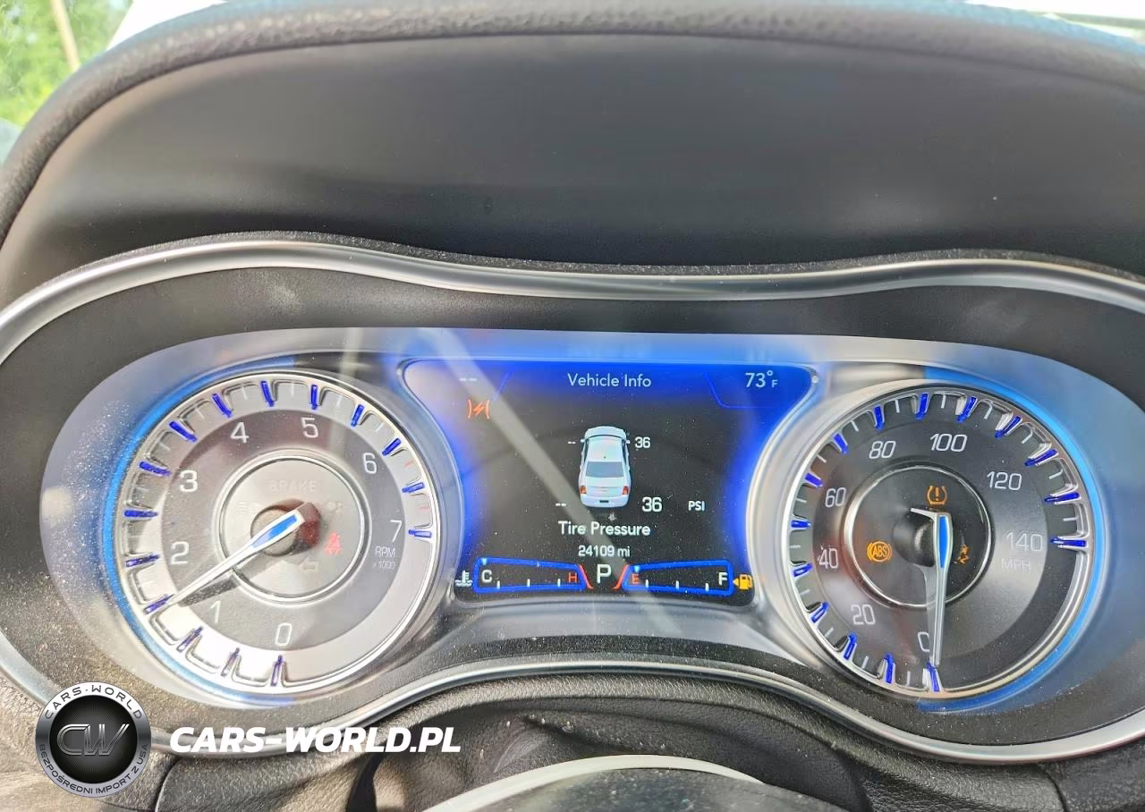 2019 Chrysler 300 Touring VIN:2C3CCAAG3KH722989 - 9