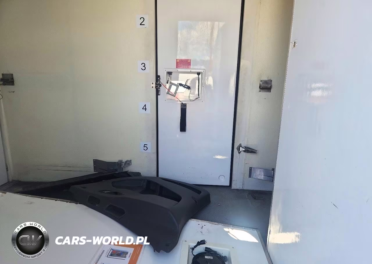 2023 Ford Transit Refrigerated Box Truck VIN:1FDBW7ZG9PKA20144 - 10