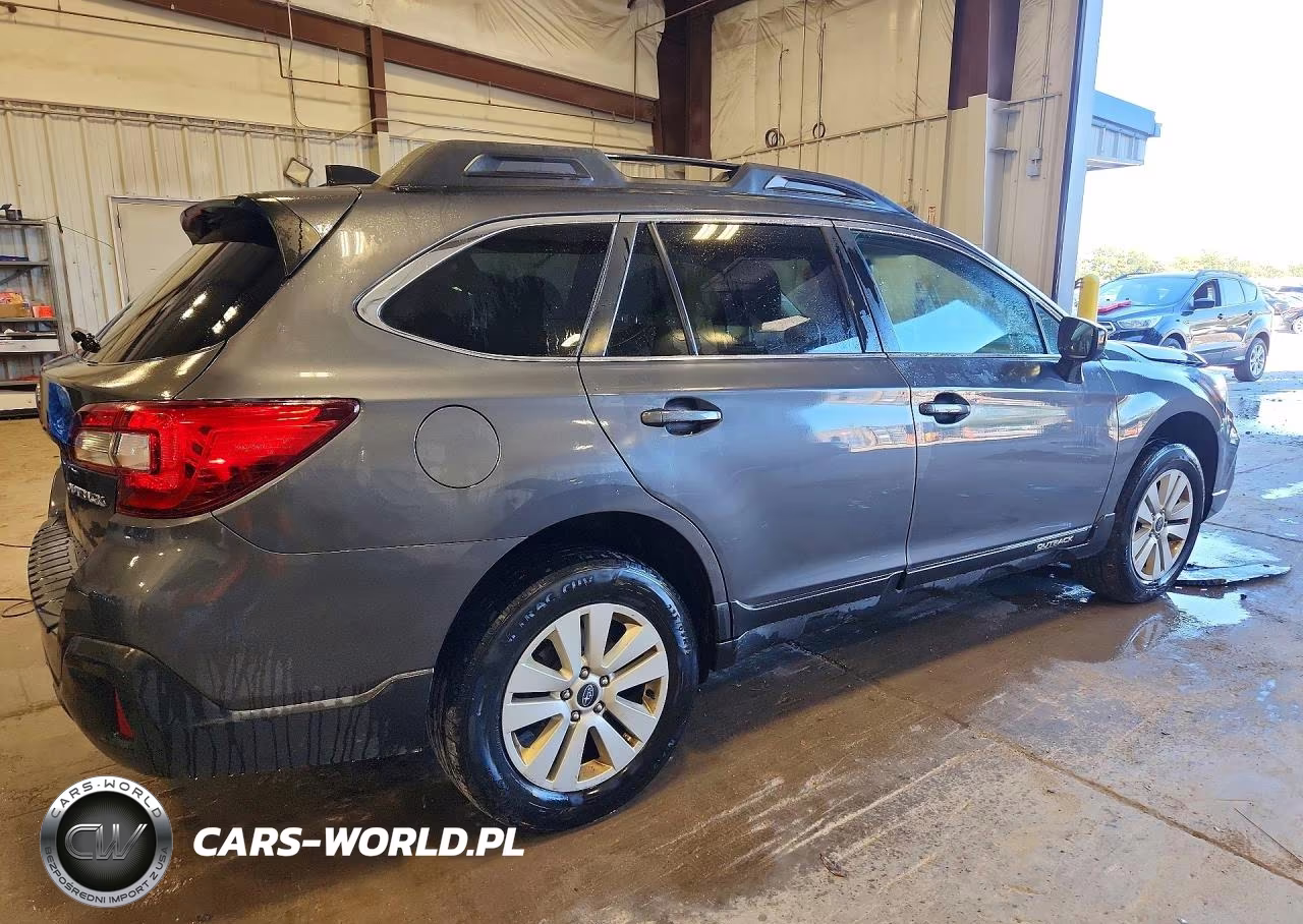 2018 Subaru Outback 2.5I Premium VIN:4S4BSACC3J3322805 - 3