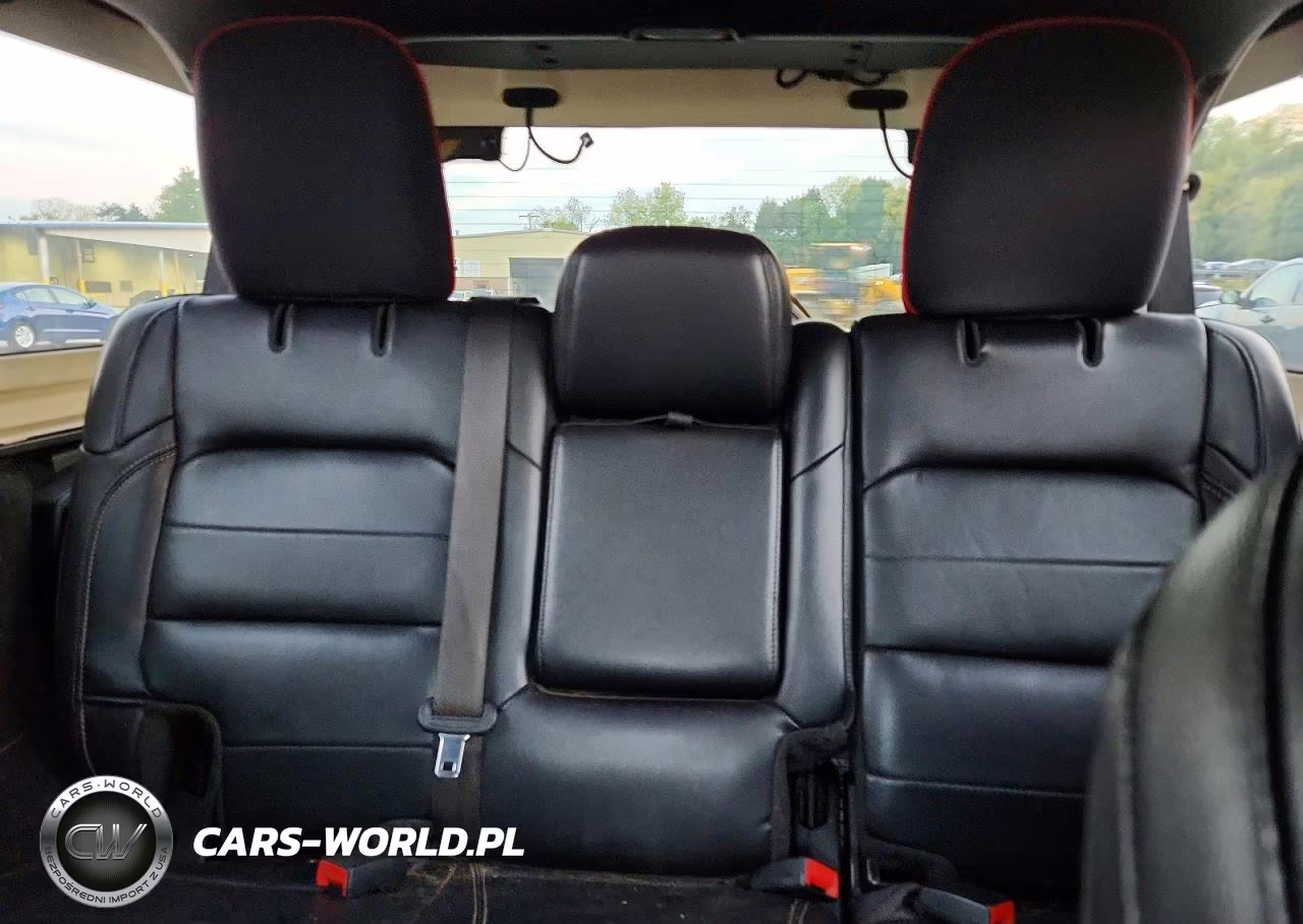 2019 Jeep Wrangler Unlimited Sahara VIN:1C4HJXEG1KW661583 - 10