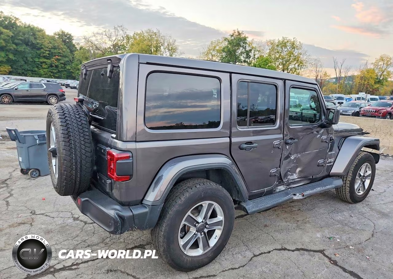 2019 Jeep Wrangler Unlimited Sahara VIN:1C4HJXEG1KW661583 - 3