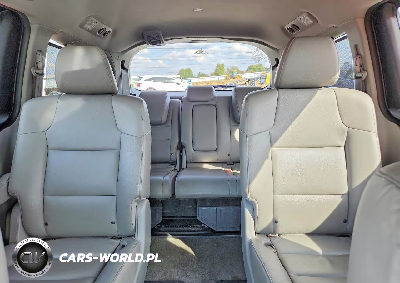 2016 Honda Odyssey Touring VIN:5FNRL5H96GB145649 - 10