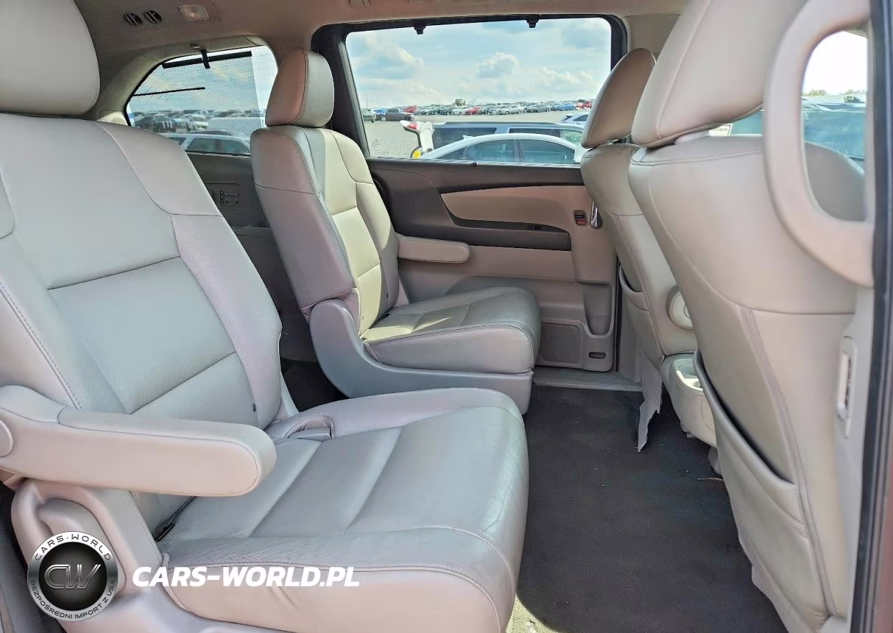 2016 Honda Odyssey Touring VIN:5FNRL5H96GB145649 - 11