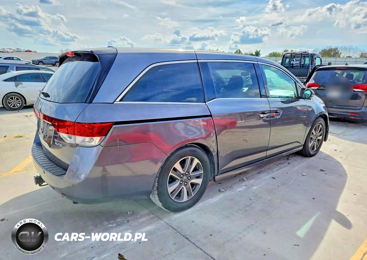 2016 Honda Odyssey Touring VIN:5FNRL5H96GB145649 - 3