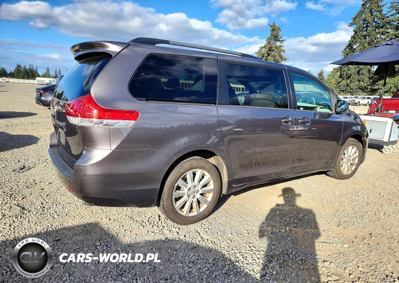 2014 Toyota Sienna Le VIN:5TDJK3DC8ES088918 - 3