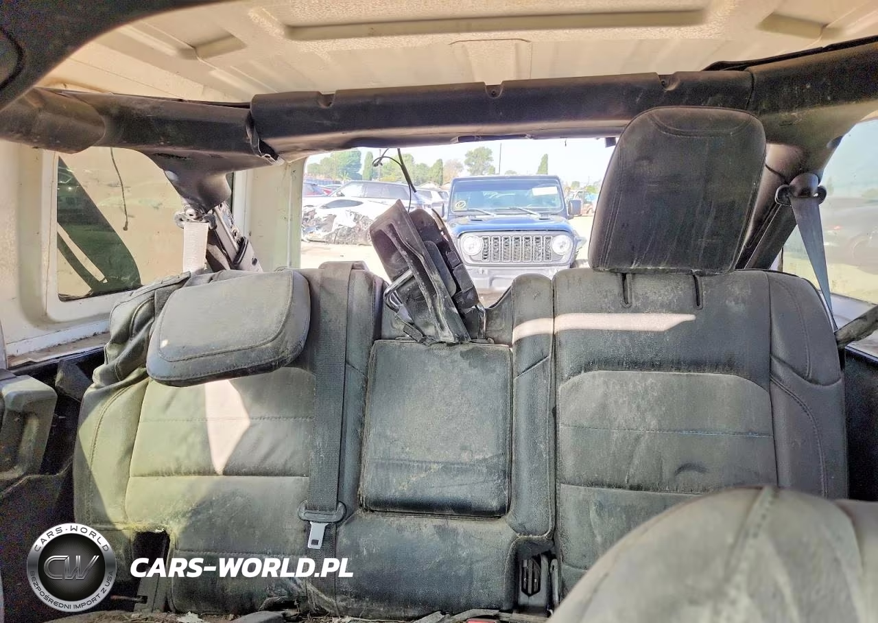 2021 Jeep Wrangler Unlimited Sahara VIN:1C4HJXEG1MW555878 - 10