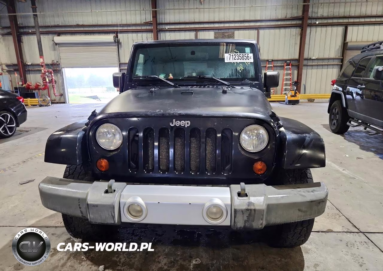 2008 Jeep Wrangler Unlimited Sahara VIN:1J8GA59198L619400 - 5