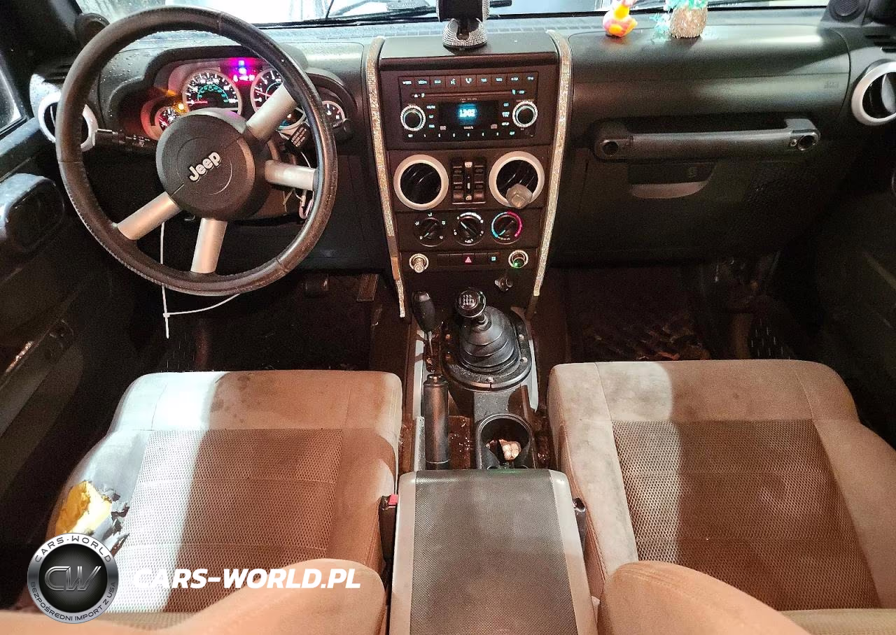 2008 Jeep Wrangler Unlimited Sahara VIN:1J8GA59198L619400 - 8