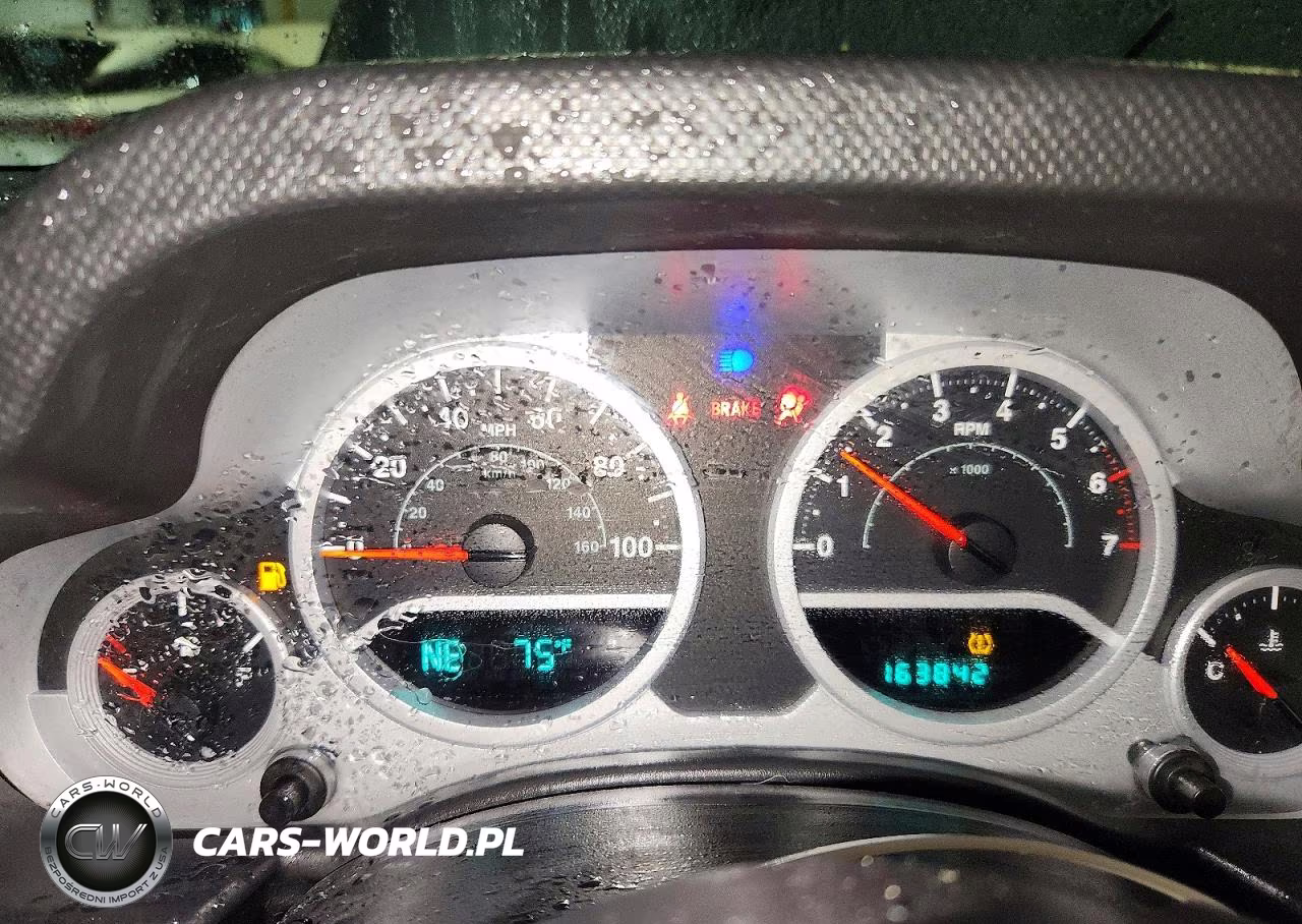 2008 Jeep Wrangler Unlimited Sahara VIN:1J8GA59198L619400 - 9