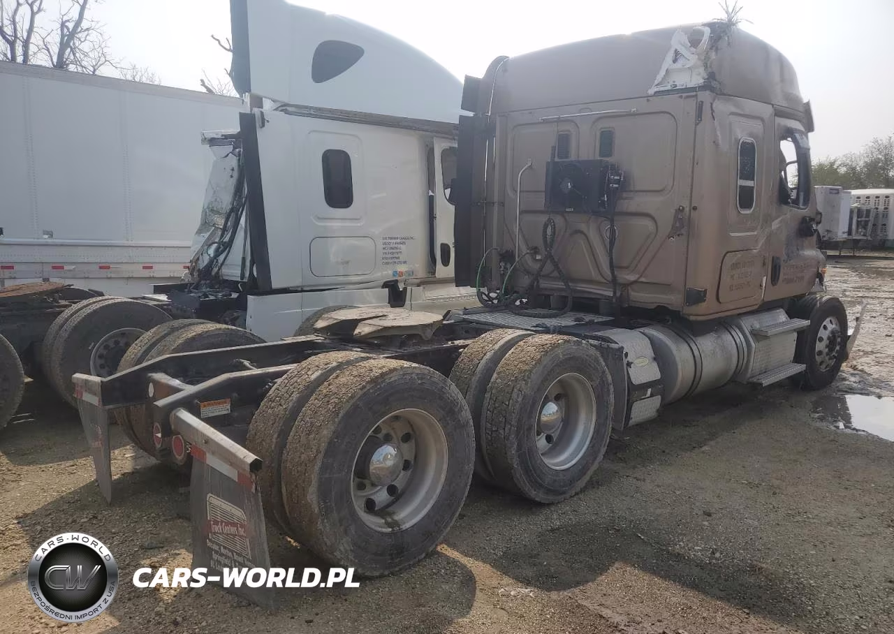 2015 Freightliner Cascadia Semi Truck VIN:3AKJGLDV7FSGE9885 - 4