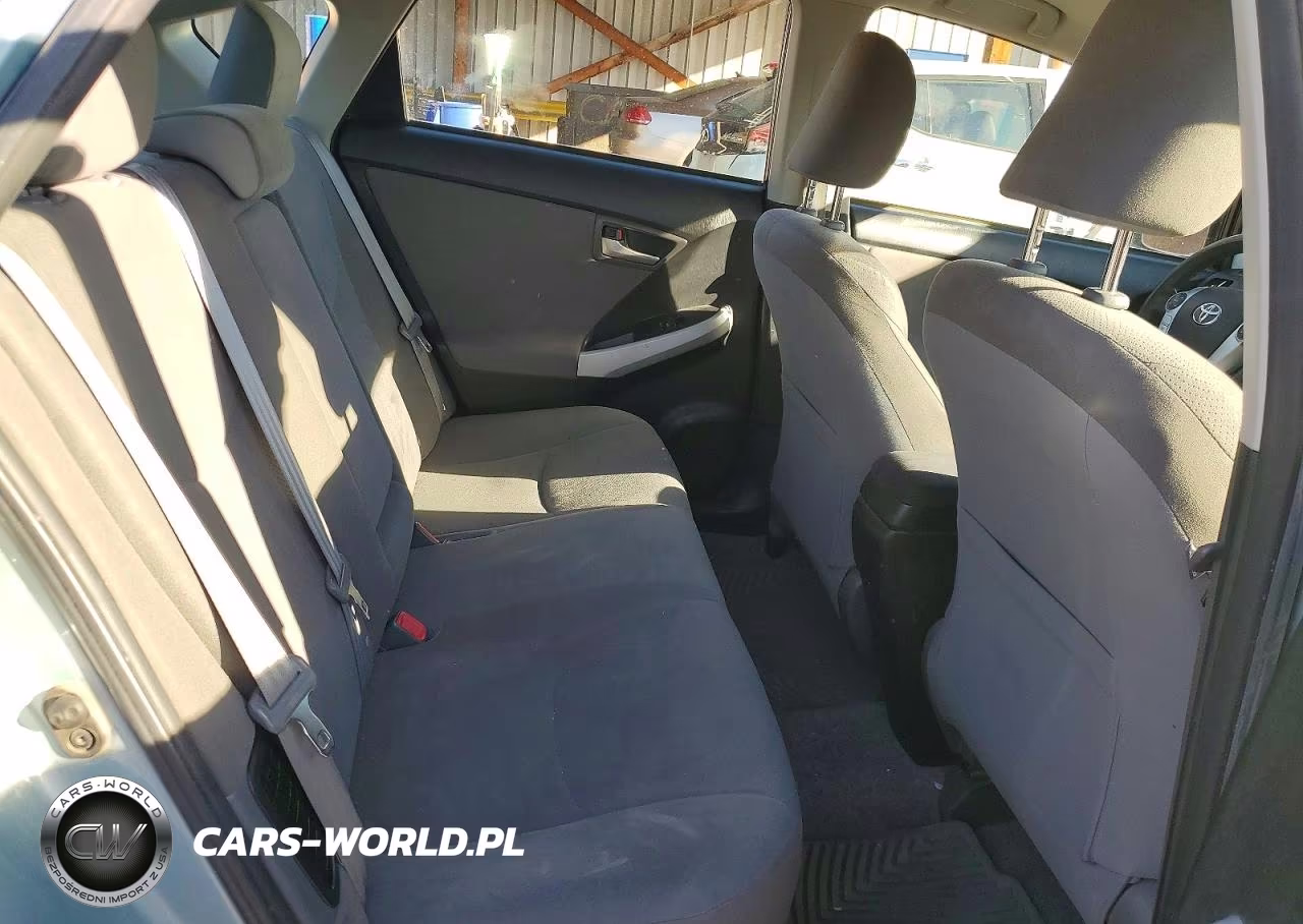 2013 Toyota Prius Two VIN:JTDKN3DU8D5614201 - 10