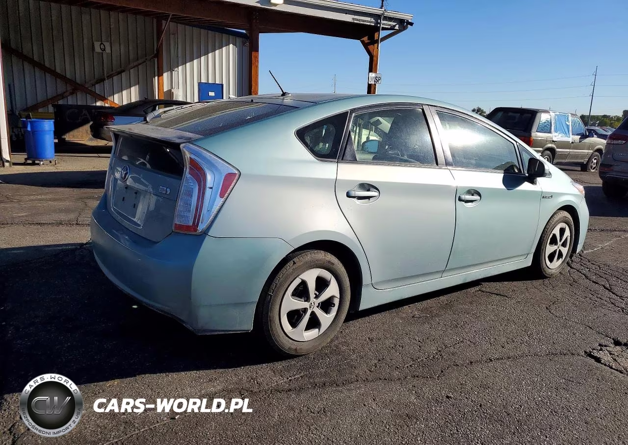 2013 Toyota Prius Two VIN:JTDKN3DU8D5614201 - 3